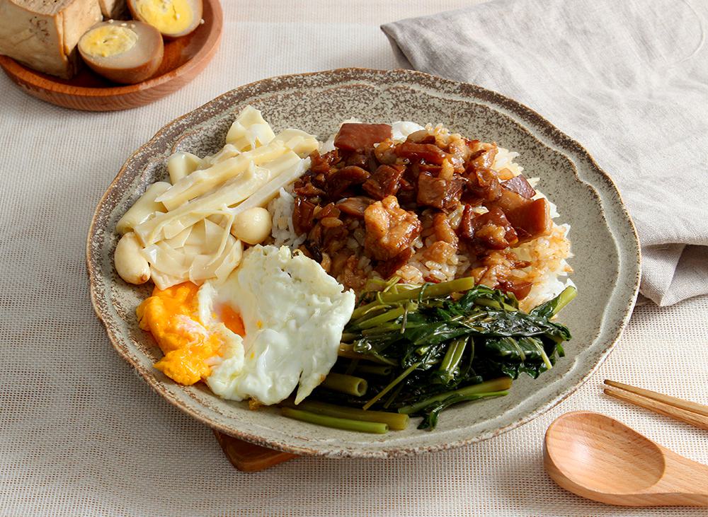 滷肉餐盒（內含 3 種配菜）